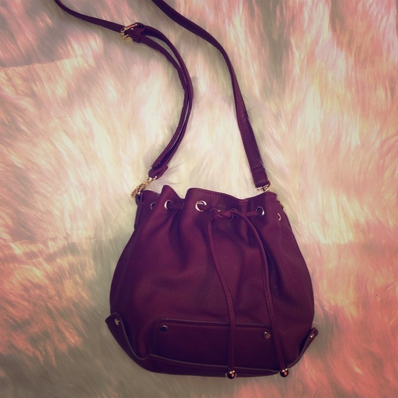 Burgundy bucket cross body bag - Picture 2 of 4